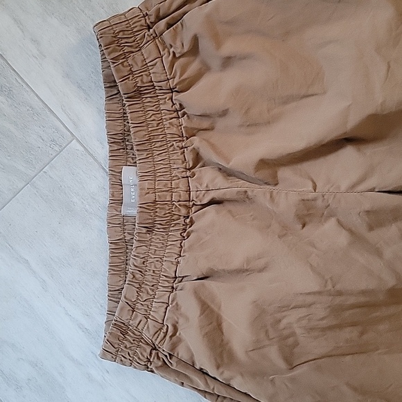 Everlane Tan Joggers Cropped Pants Lightweight Stretch Waist Size 2 - Picture 3 of 5
